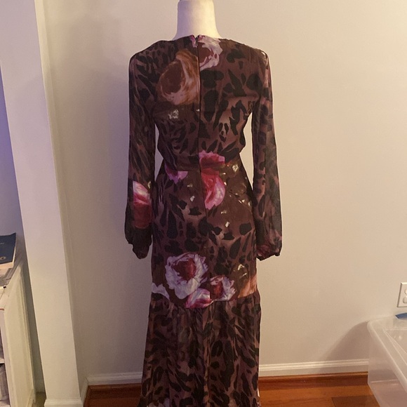 New in bag Venus’s side cut out maxi dress - Picture 8 of 15